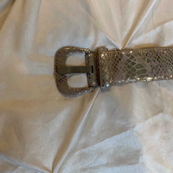 White House Black Market Beige/Silver Snakeprint Belt sz M main image 5
